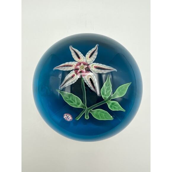 Vintage BACCARAT White & Pink Flower Blue Base Lampwork Paperweight Signed 1971 - Picture 1 of 11